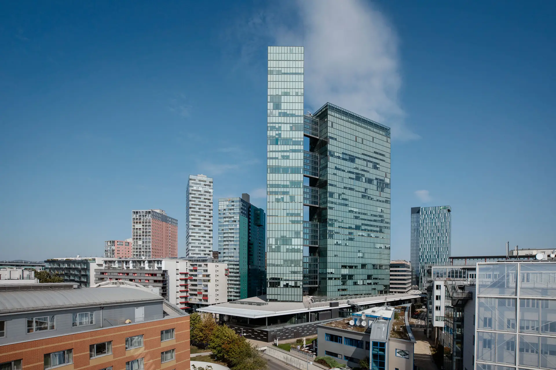 90172_myhive_AmWienerberg_Twin_Tower_Outdoor_9.jpg