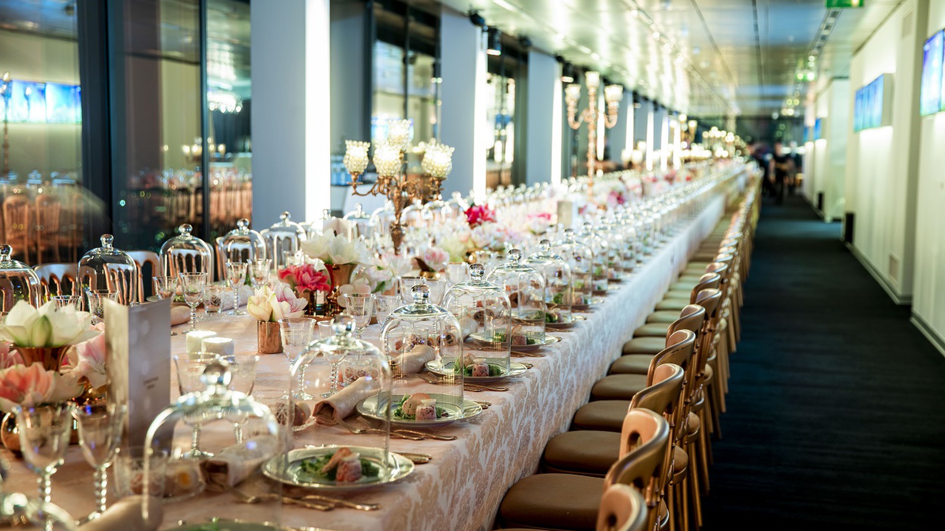 HAUPTBILD Die Weihnachtsfeier.jpg