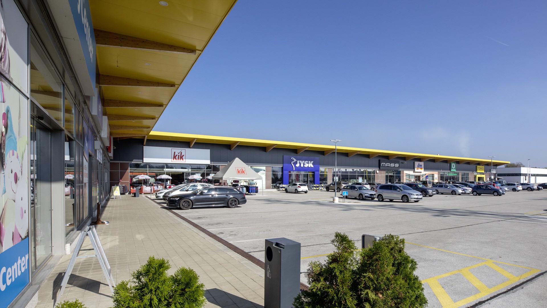 95113_STOP SHOP Skofja Loka_Outdoor_7.jpg