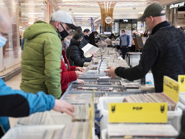 kiermasz płyt (7).jpg