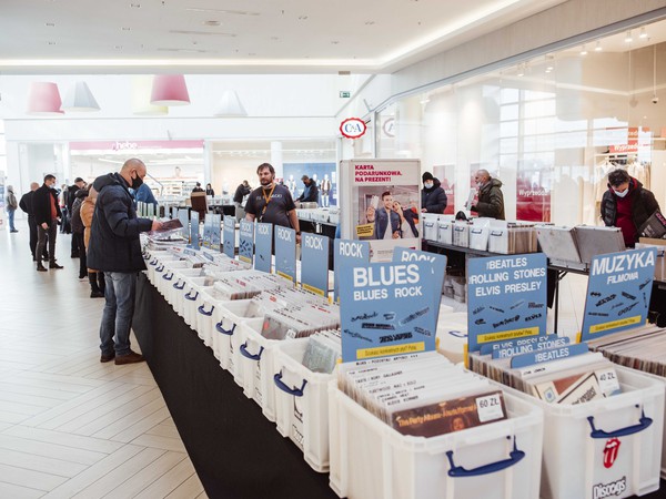 kiermasz płyt (1).jpg