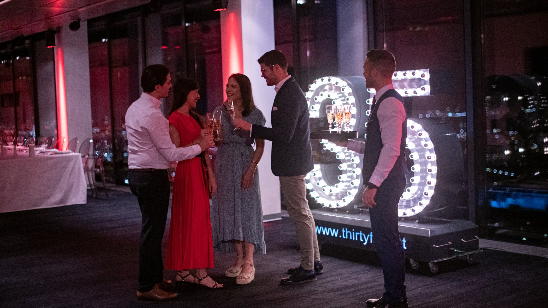 Sektempfang Anstoßen.jpg