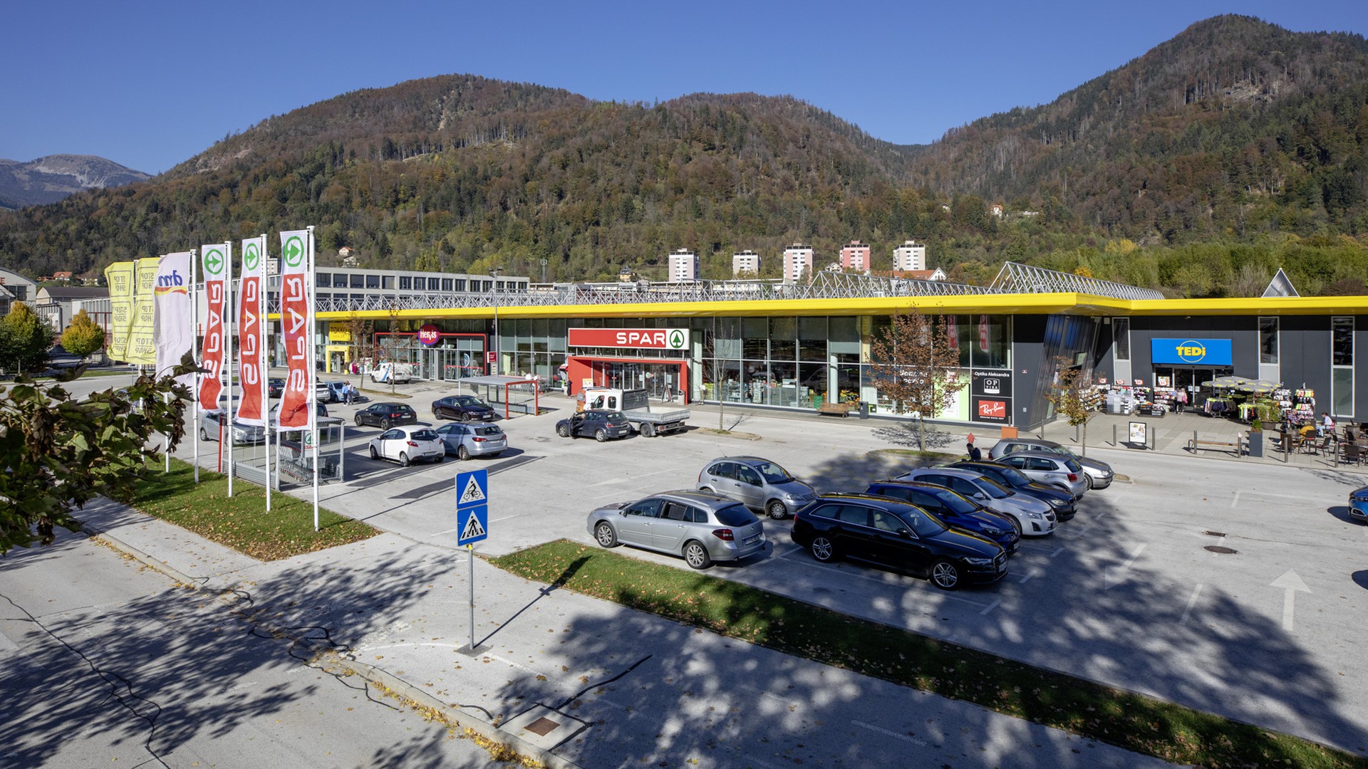 95111_STOP SHOP Jesenice_Outdoor_2.jpg