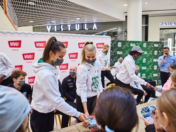 VIVO_1040_Pszczółki AZS.jpg