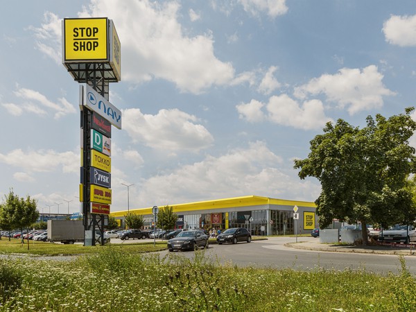 94308_STOP SHOP_Nove_Zamky_Outdoor_3 (1).jpg