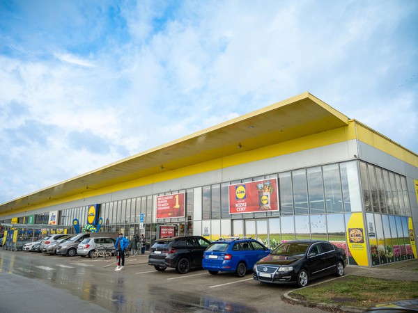 2-Lidl- Nové Zámky- STOP SHOP (web kvalita).jpg